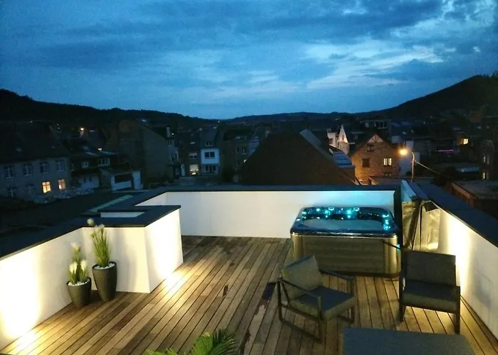 Avec Rooftop Au Centre De *