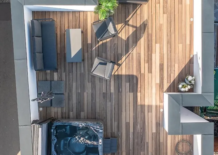 Avec Rooftop Au Centre De